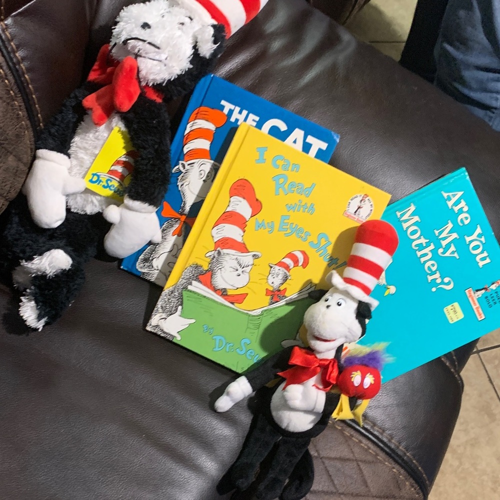 Dr. Seuss Cat in the Hat Plush Set - Black, White, Red
